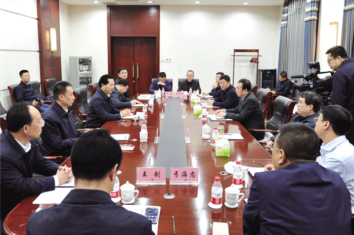 董事长翟红,党委副书记,副董事长,总经理王永革,副总经理聂建民等一行