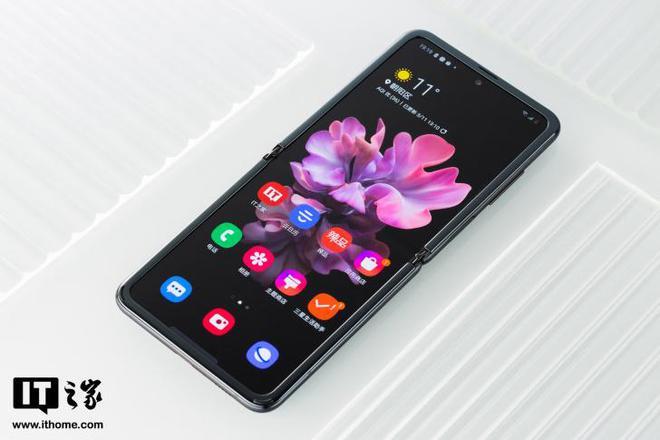 三星galaxy z flip3折叠屏在西班牙"火爆"|手机|三星galaxy_网易订阅