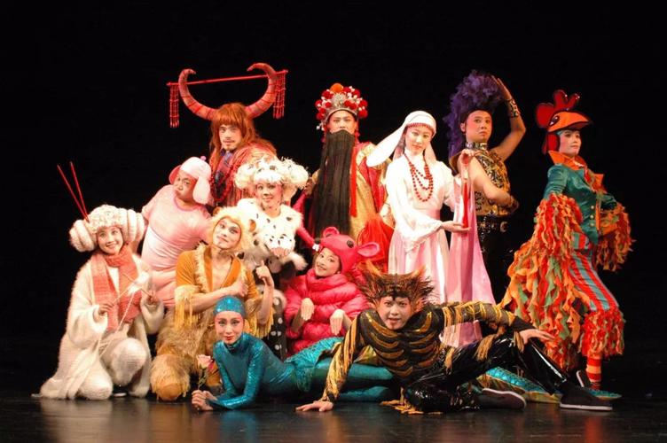 "瞧我视频—艺星秀之大小戏剧社",通过话剧表演引发情感共鸣