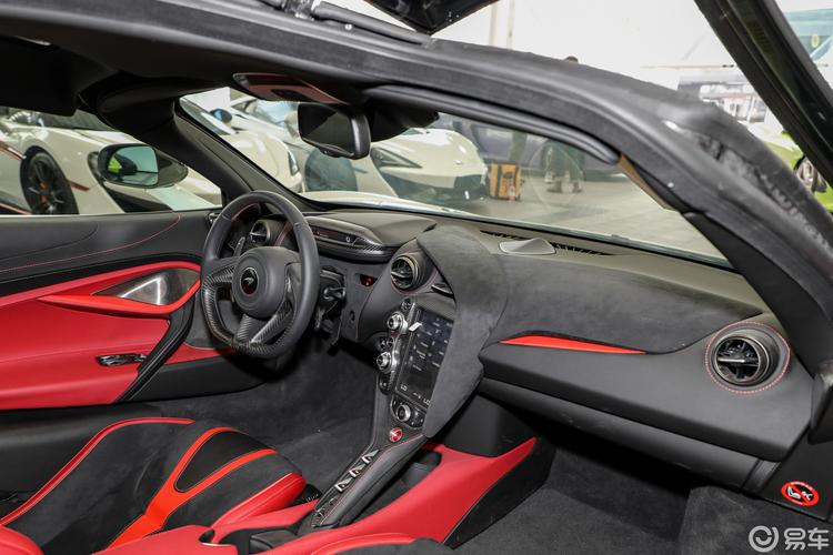 【迈凯伦720s2019款4.0t spider内饰全景副驾驶员方向
