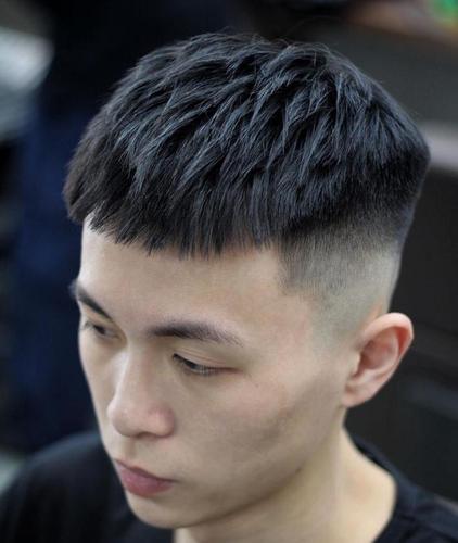原创2021年3款潮流清爽的男生短发参考,今夏提高颜值就靠它了!