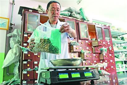 老药剂师工作38年从没出过错600多种药全有数