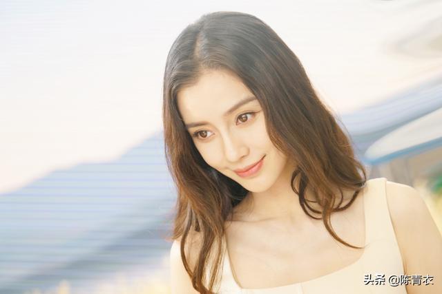 杨颖金色麦田清新写真