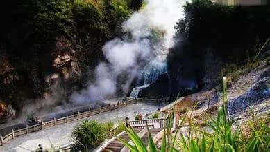 腾冲火山地热国家地质公园:公园里有热气球,景色超美,必去的景点