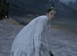 它的毁伤 之前追三生三世十里桃花的时候 司音上仙微微前倾的乌龟脖