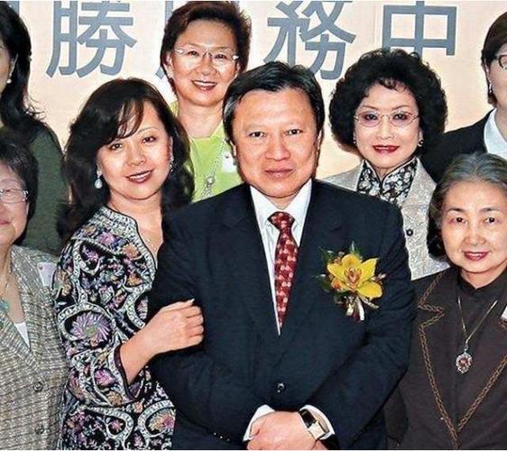 平民姑娘李天颖嫁香港豪门斗悍匪赶小三接盘老公百亿家产