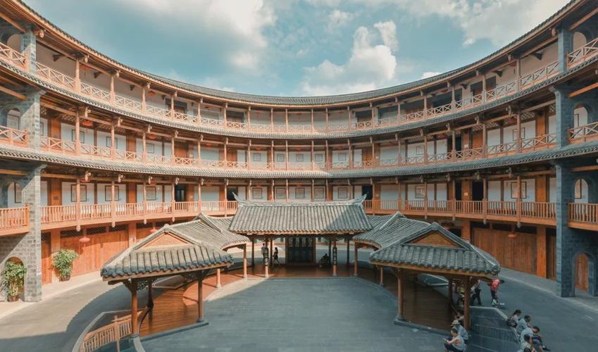 闽派建筑中,"土楼"是其最为鲜明的代表,充满着浓浓的客家风情.