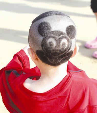 两三岁小男孩层次米奇剃短发发型