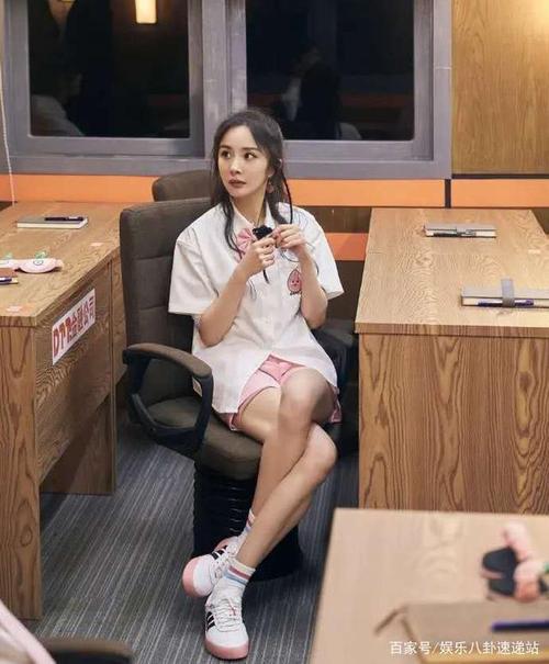 为何34岁杨幂穿学生装还被称赞少女感满满?看完她的做法就知道了