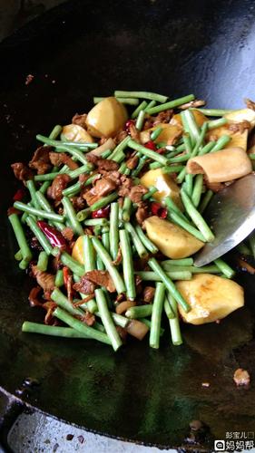     土豆豆角炖粉条