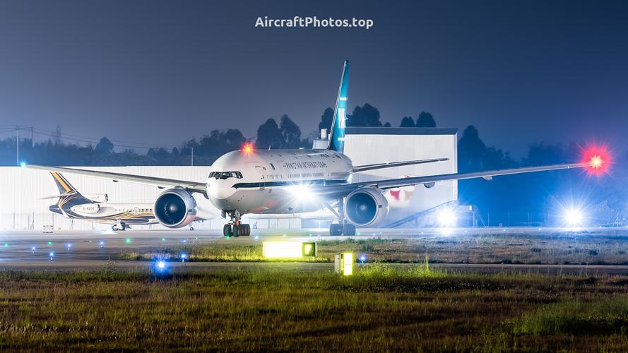 中国东方航空 a330-343 b-5976 迪士尼巴斯光年彩绘