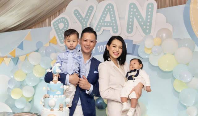 胡杏儿老公李乘德晒两个儿子温馨同框,奕霆大方亲吻弟弟兄弟情深