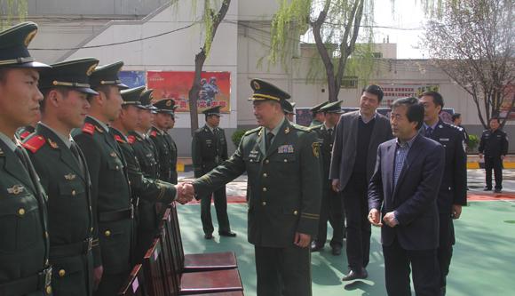 有总参,武警总部机关和武警机动师师长的工作经历.