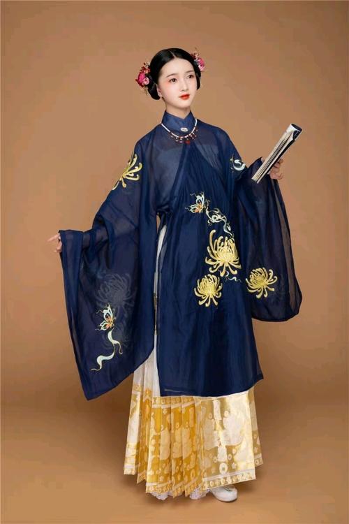 那些设计略显独特丑的汉服
