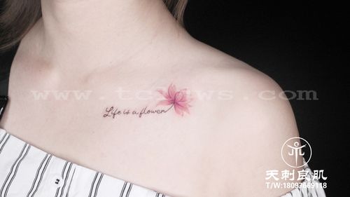 锁骨莲花水彩纹身英文字母小清新纹身