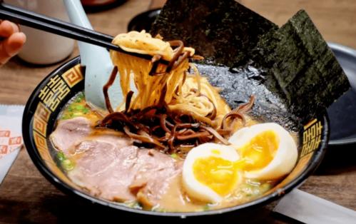 风靡全球日本博多豚骨拉面是在面界如何脱颖而出的
