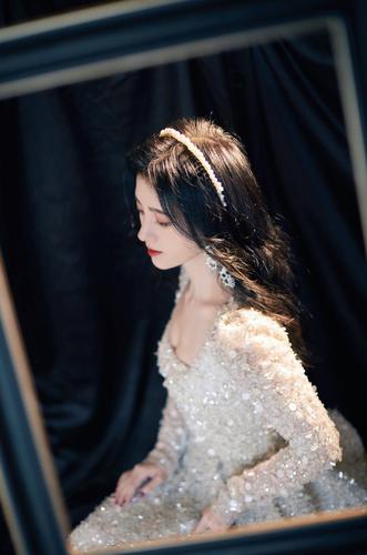 鞠婧祎亮片纱裙优雅写真图片