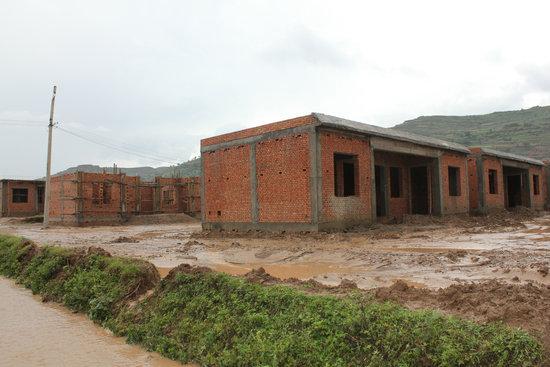 房顶不起脊,顶甃用砖瓦.