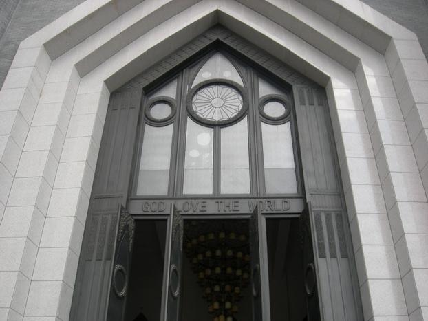  p>杭州基督教教堂.可容纳5500人,是杭州占地面积最大的教堂. /p>