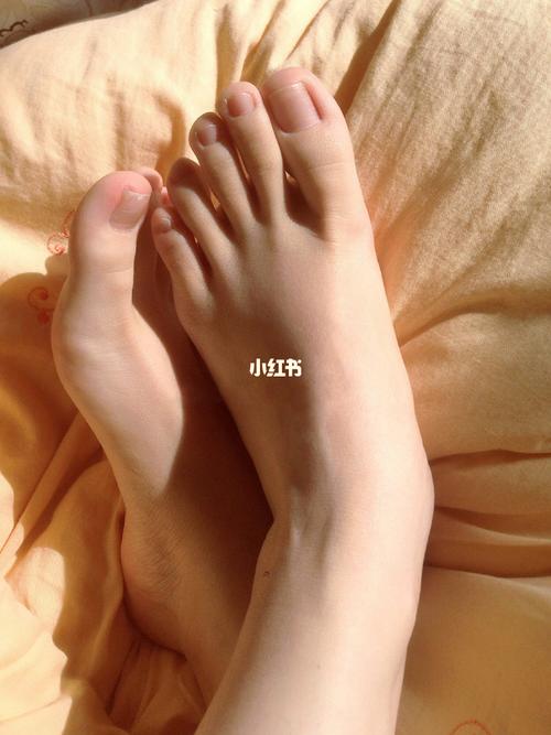 脚丫子肉肉的还挺好看的9696_去死皮_脚部_脚膜_滋润_凡士林怎么