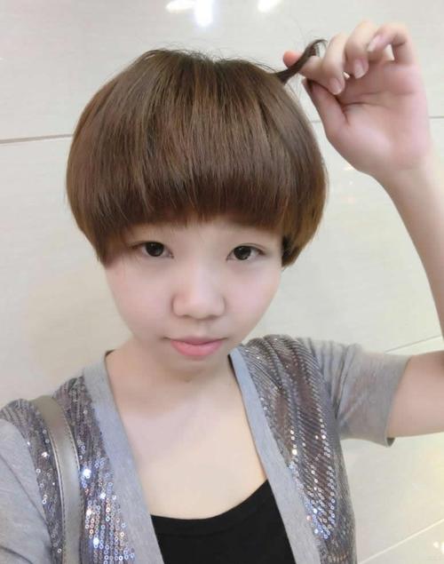 超in的蘑菇头短发发型图片