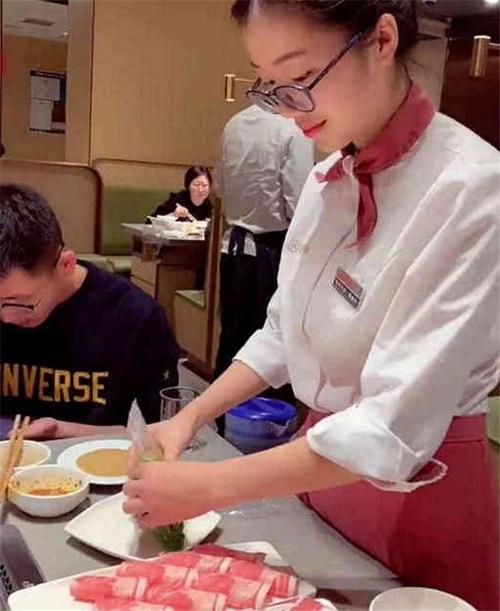 为何海底捞区区的"锤黄瓜"也能蹿红网络了?网友: 真的