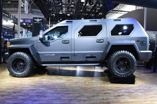 号称"民用装甲车",宽2米5油耗20l,重3.5吨"越野怪兽"