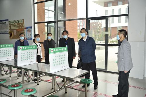 听取了寿县二中校长李传同的简要汇报