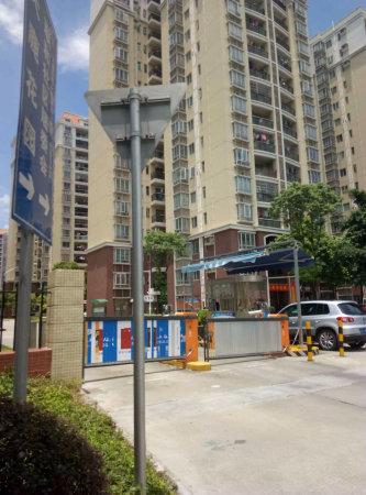 天鹿花园 南向中楼层 带20万新装修 可公积金 急售