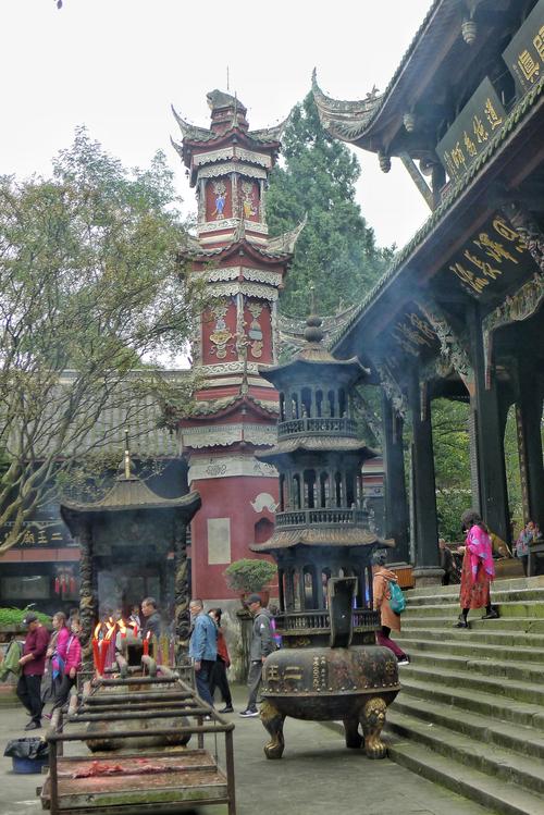 其它 "都江堰"蜚声中外 写美篇 二王庙初建于东汉,原为纪念蜀"望帝"