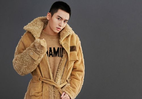 张哲瀚硬朗帅气时尚杂志写真大片