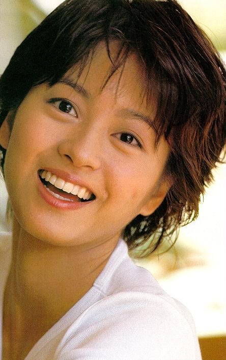 图文:香港歌星梁咏琪个人写真-1