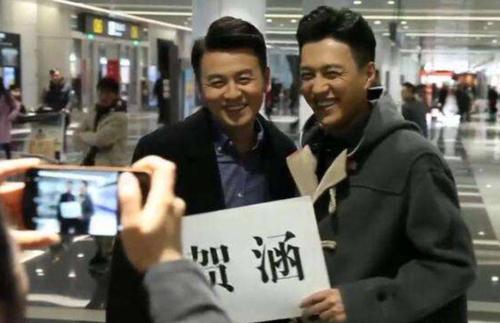 雷佳音入围了上海电视节白玉兰奖最佳男主角,而演了男一的 靳东却两手