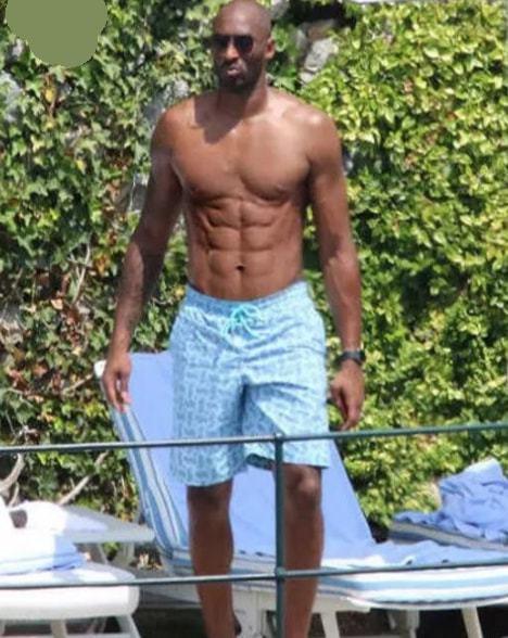 这就是科比常规训练照,你说这是内线球员身材都有人相信.