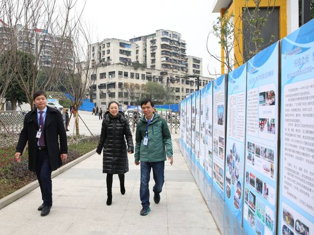 南岸区人民政府副区长刘永华,南岸区教育工委书记,区教委主任包茹华