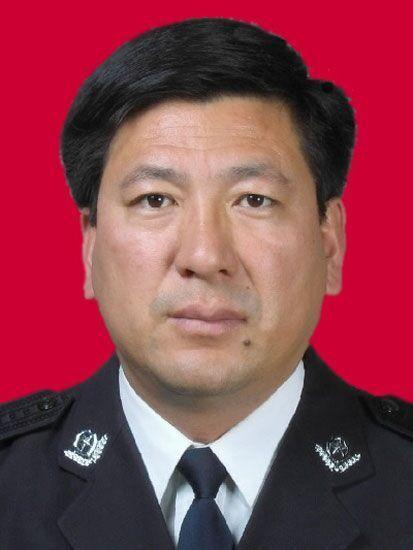 王明山任新疆维吾尔自治区公安厅厅长