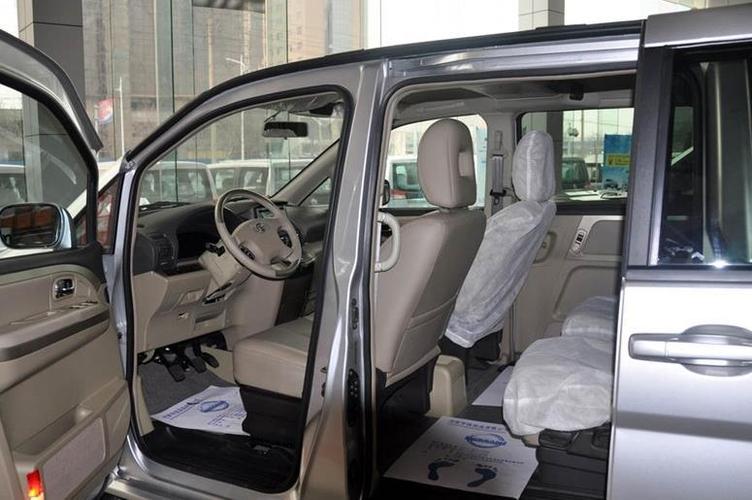 尼桑七座多少钱尼桑骏逸7座商务车价格