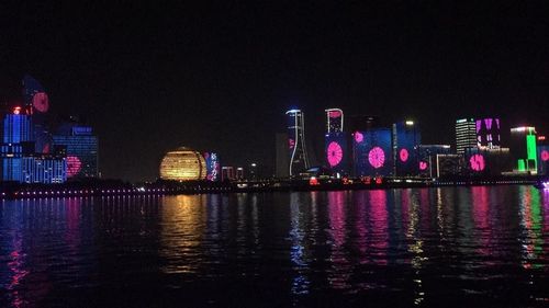              杭州钱塘江夜游