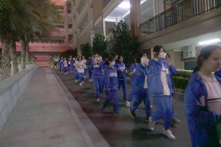 警钟长鸣 | 东江广雅开展学生宿舍夜间应急疏散演练