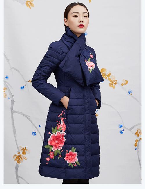 雪国天娇秋冬新款复古中国风女装绣花修身显瘦羽绒服女中长款反季