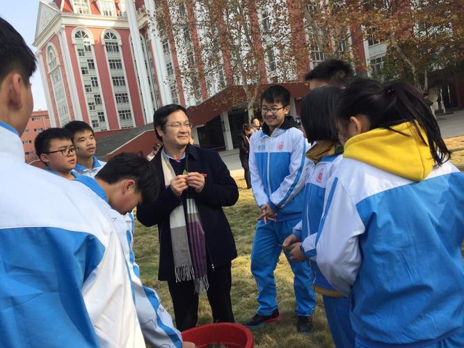 校园动态| 省教研室主任杜侦莅临新建二中调研