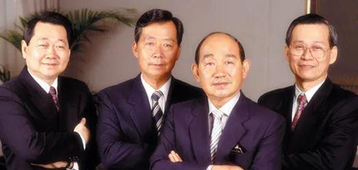 从左至右:谢国民,谢正民,谢大民,谢中民
