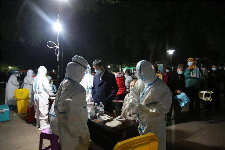 广西民族医院夜以继日做好核酸采样工作守好疫情防控首道防线