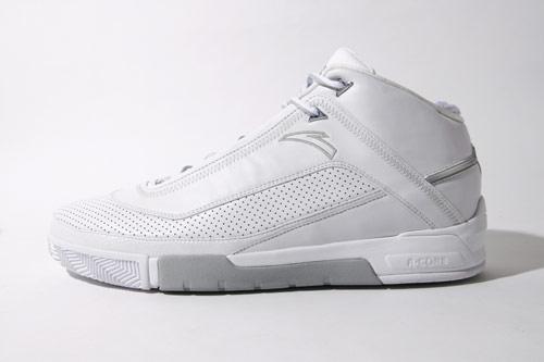 组图:火箭大前锋路易斯-斯科拉安踏装备欣赏