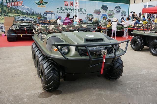 纯国产水库钓鱼神车,水陆两栖八轮驱动,网友称:敞篷更