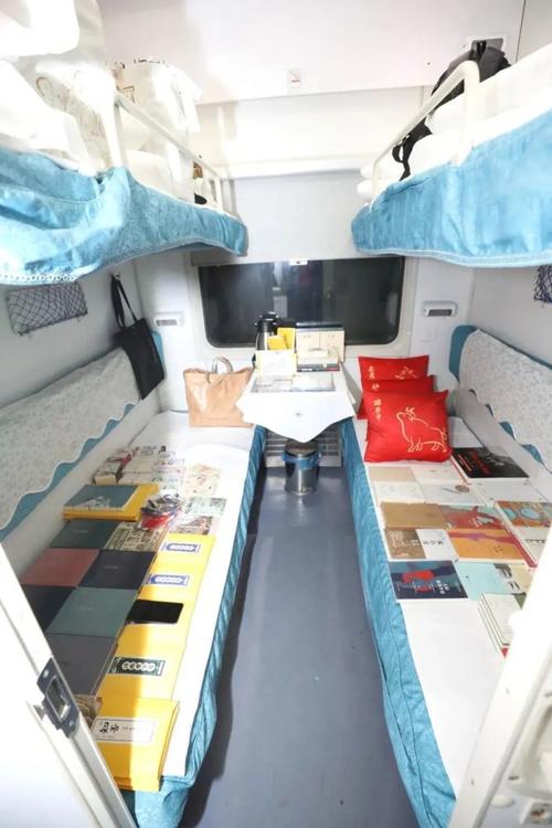 豪华软卧列车刷爆朋友圈!绝美尽收眼底,美哭了全世界.