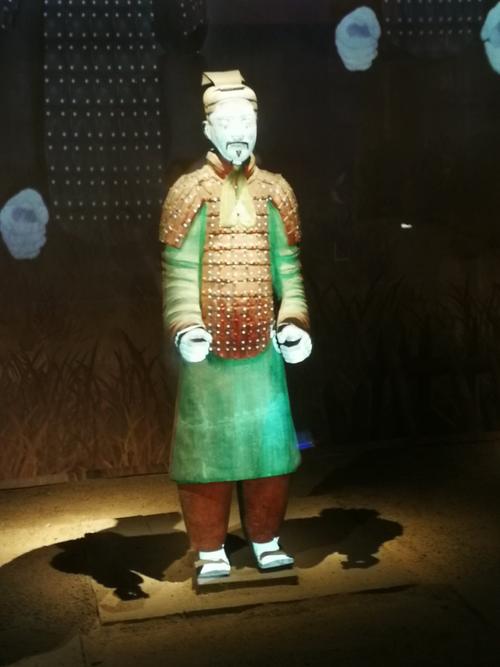 兵马俑刚出土的时候是带颜色的,但是这个颜色只维持了几十秒就被氧化