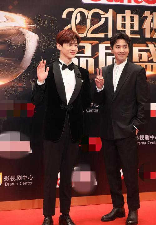 电视剧品质盛典男红毯周深人气超高黄轩白敬亭赵又廷都在场