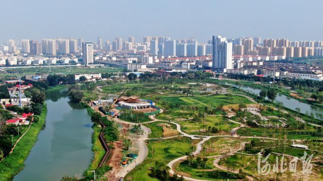 2021年7月8日拍摄的沧州大运河文化带建设工程现场.