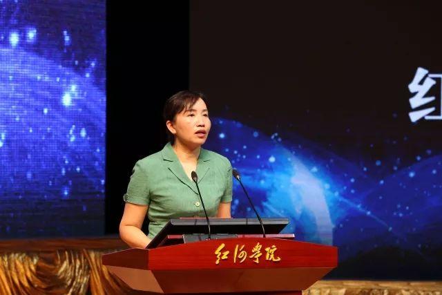 中共红河州委副书记,州长罗萍致辞